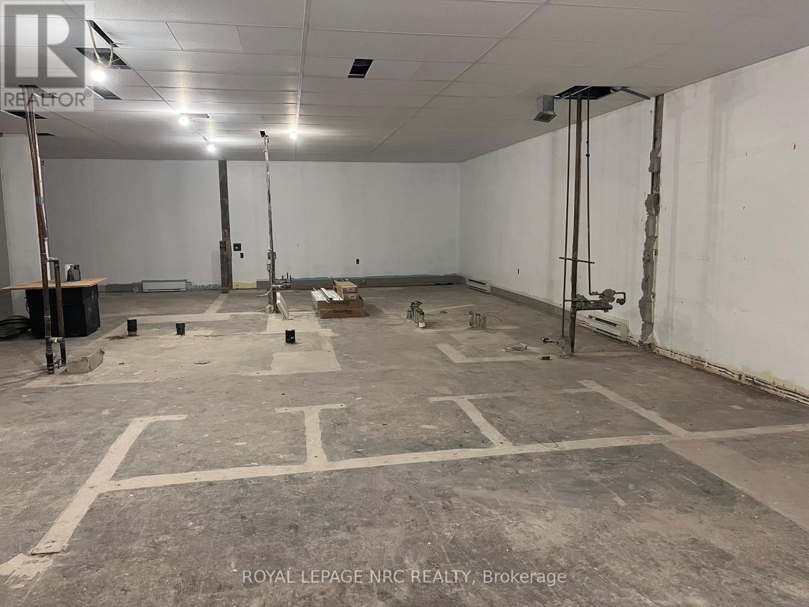 2a - 5400 Portage Road, Niagara Falls, Ontario  L2G 5X7 - Photo 7 - X12224393