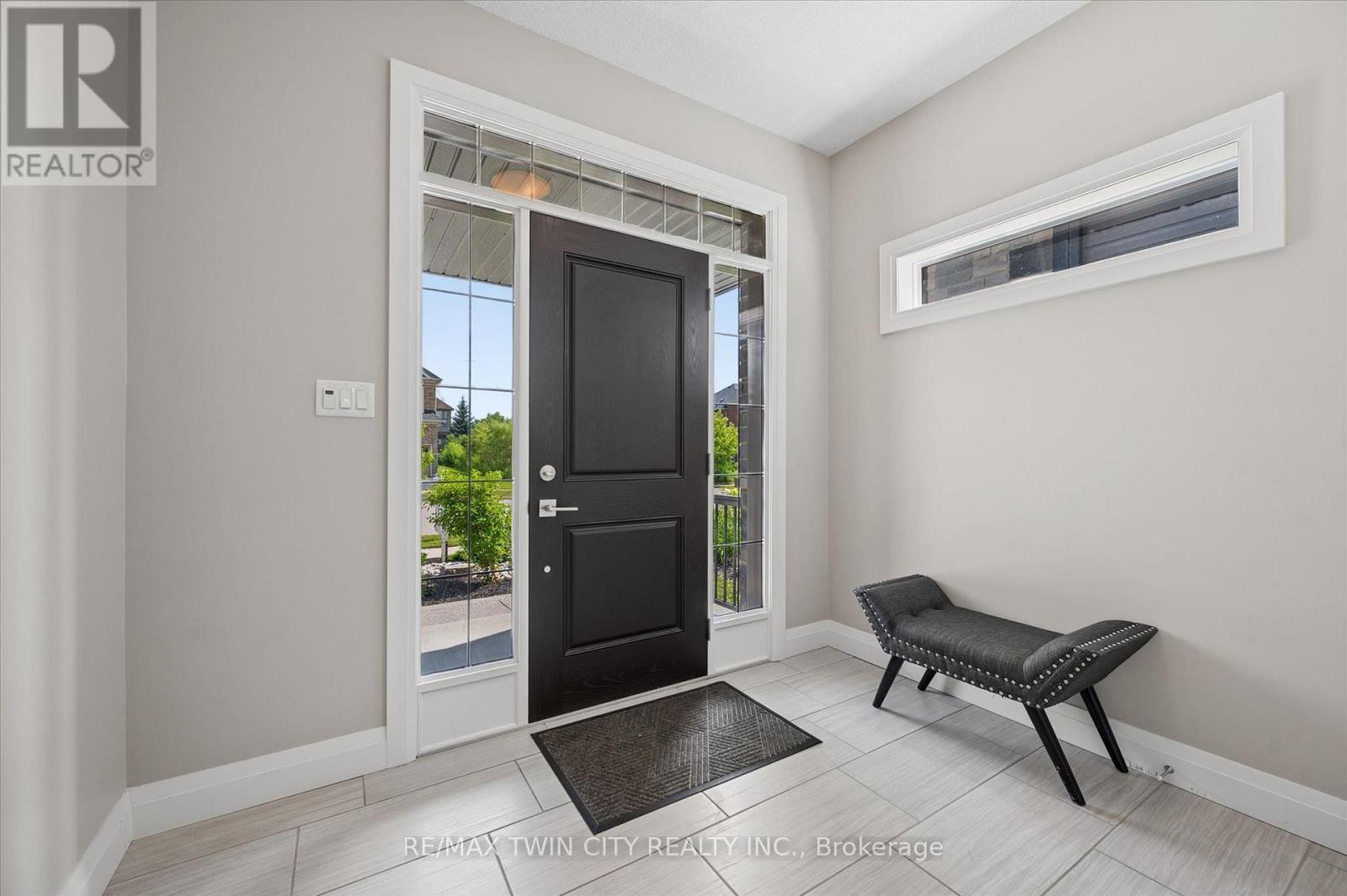 606 Pinery Trail, Waterloo, Ontario  N2V 2Y6 - Photo 5 - X13561526