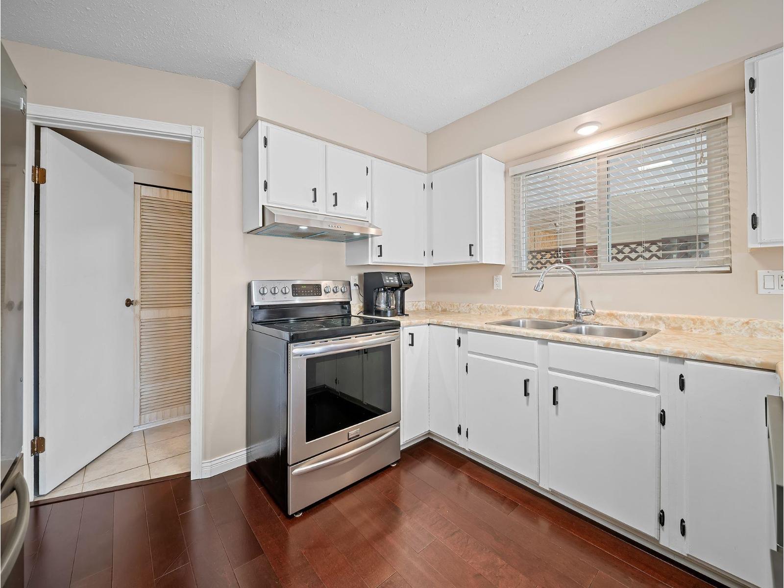 17213 59a Avenue, Surrey, British Columbia  V3S 5S4 - Photo 3 - R3145692