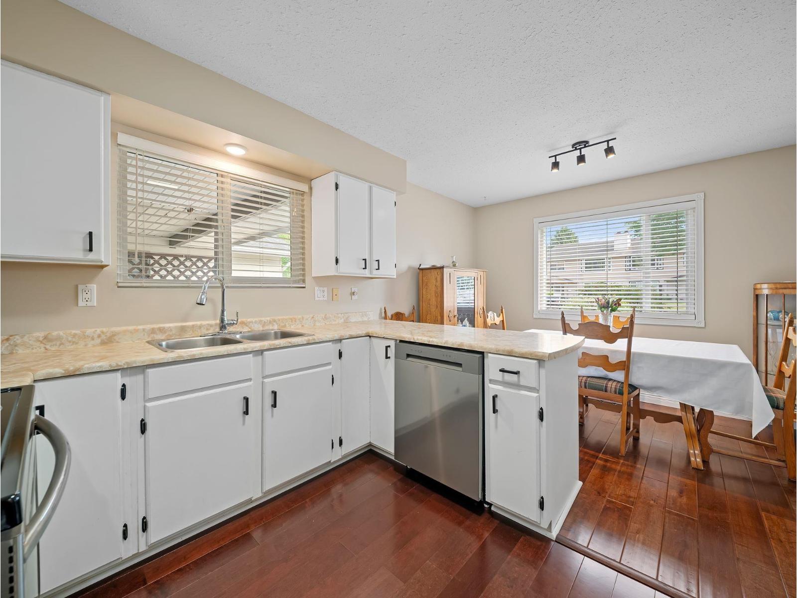 17213 59a Avenue, Surrey, British Columbia  V3S 5S4 - Photo 4 - R3145692