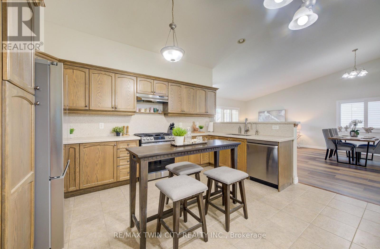 18 CHERRY AVENUE, West Lincoln (Smithville)