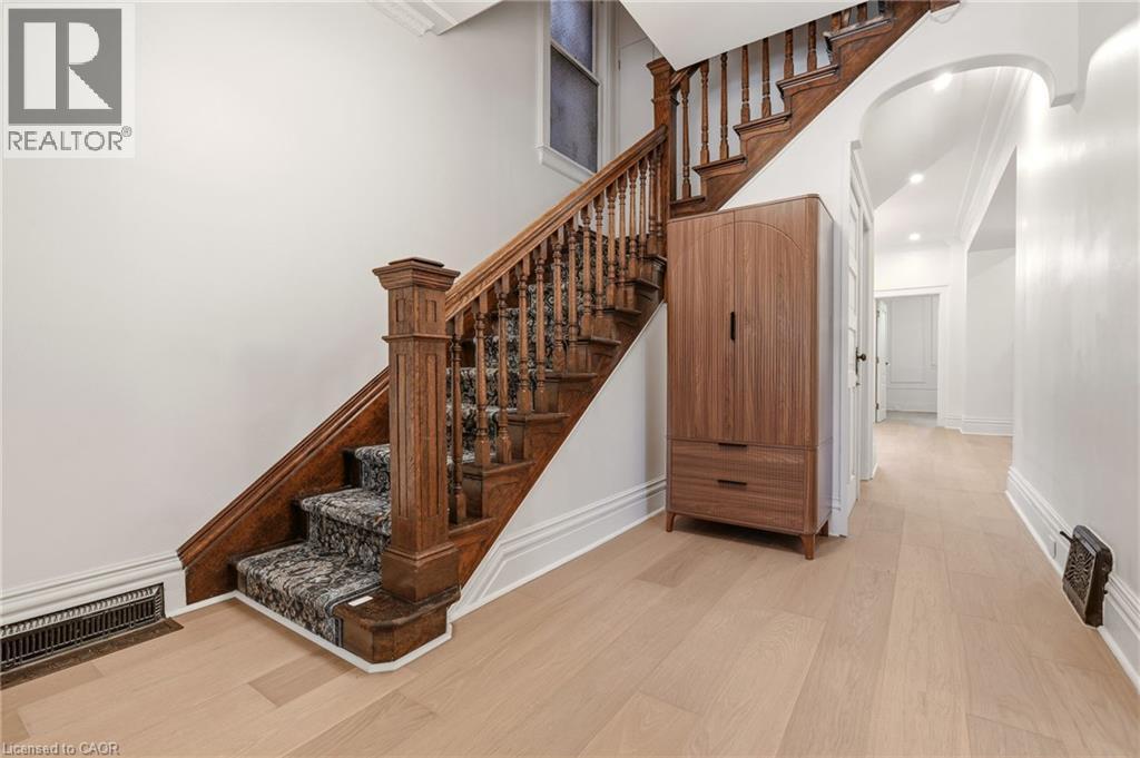 131 Markland Street, Hamilton, Ontario  L8P 2K3 - Photo 7 - 40843086