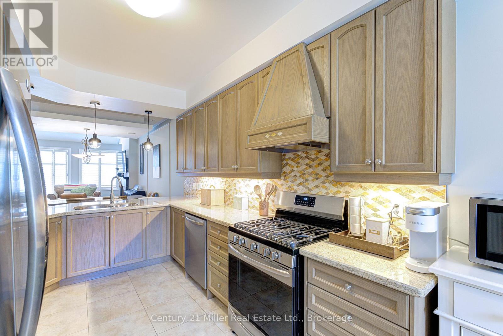 3202 Epworth Crescent, Oakville, Ontario  L6M 0B2 - Photo 4 - W13561788