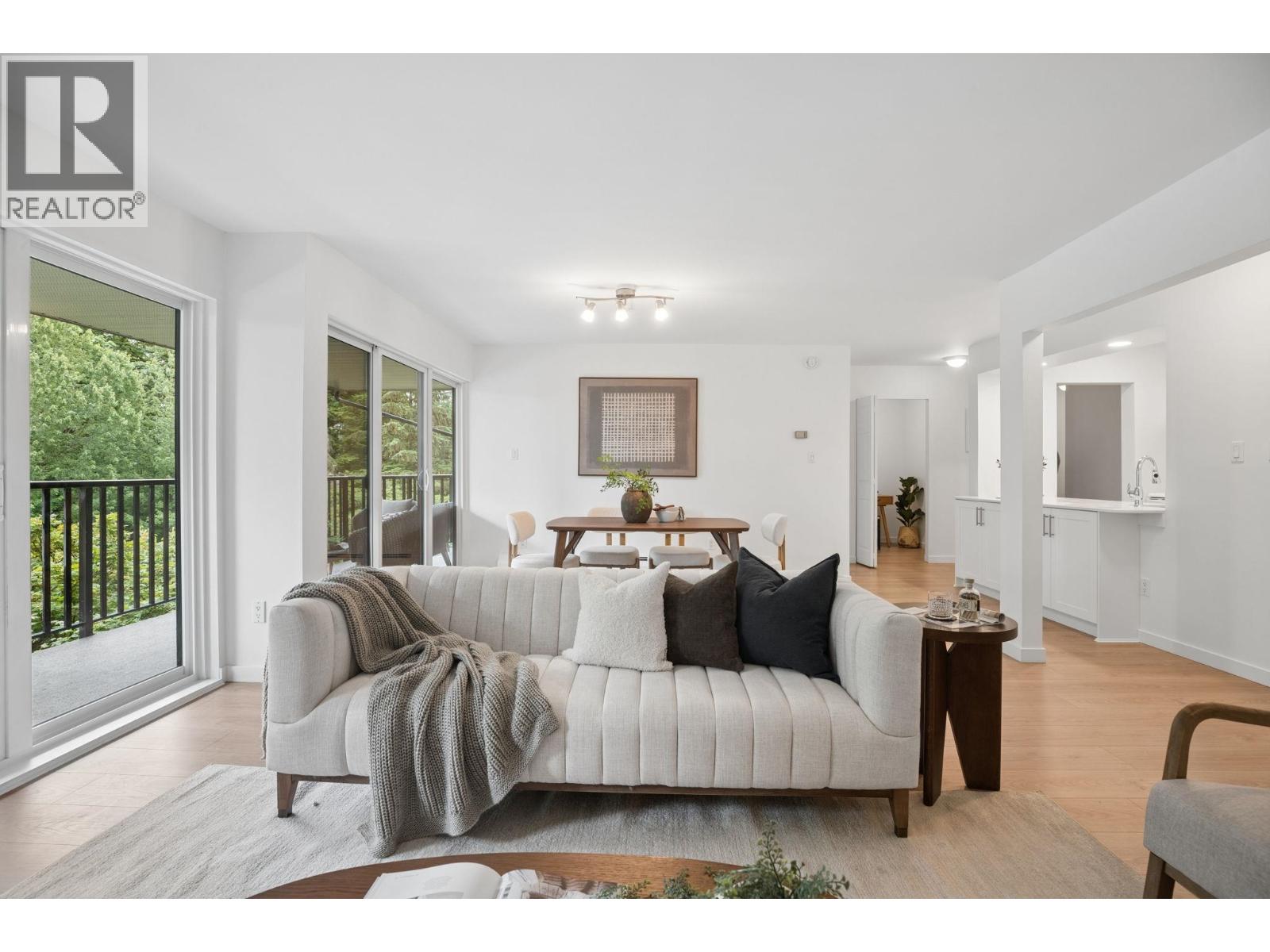 305 1945 Woodway Place, Burnaby, British Columbia  V5B 4S4 - Photo 5 - R3145989