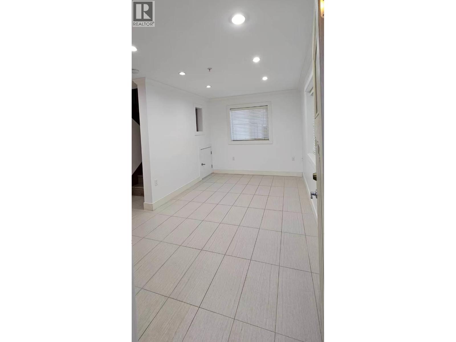33xx  Price Street, Vancouver, British Columbia  V5R 5P8 - Photo 3 - R3145993