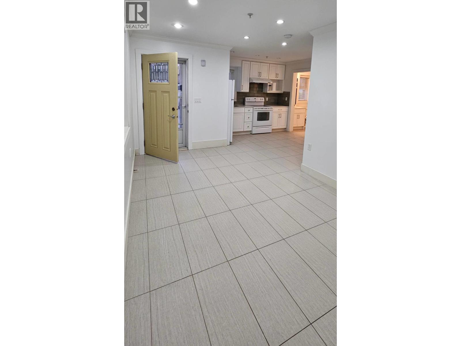 33xx  Price Street, Vancouver, British Columbia  V5R 5P8 - Photo 4 - R3145993