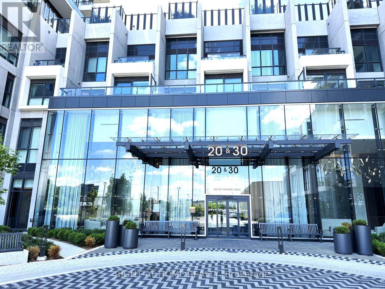 4304 - 30 Inn On The Park Drive, Toronto, Ontario  M3C 0P8 - Photo 2 - C13561646
