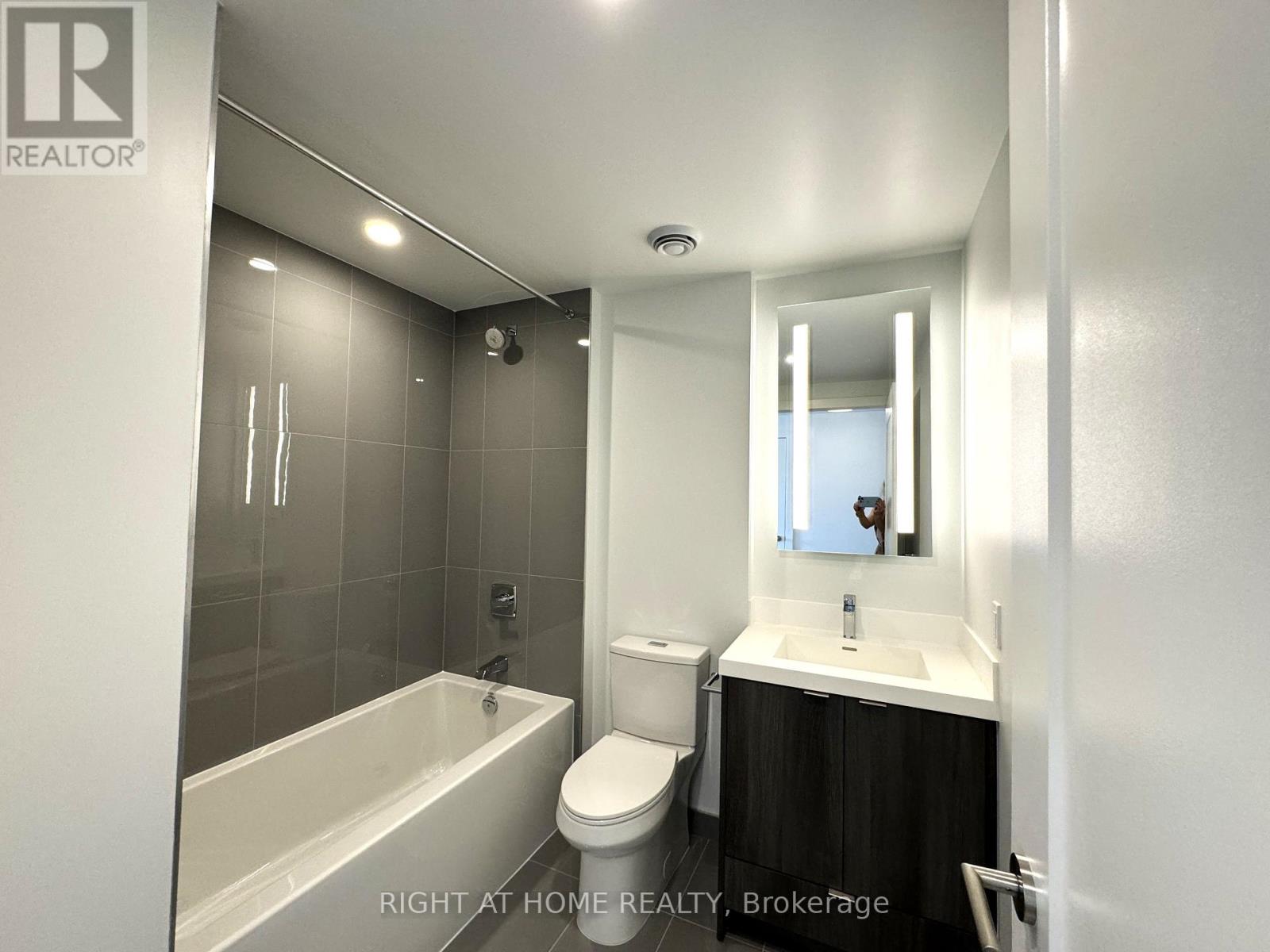 4304 - 30 Inn On The Park Drive, Toronto, Ontario  M3C 0P8 - Photo 27 - C13561646
