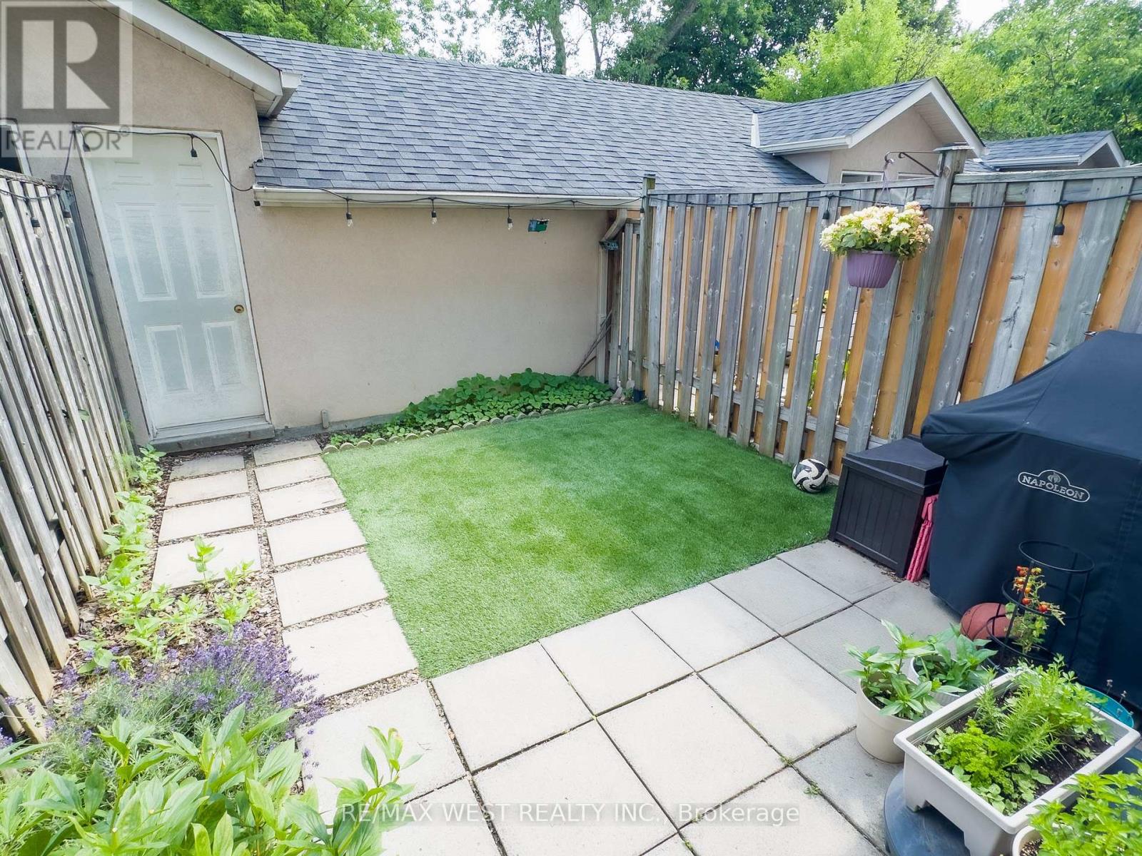 11 - 757 Sheppard Avenue W, Toronto, Ontario  M3H 2S9 - Photo 11 - C13561850