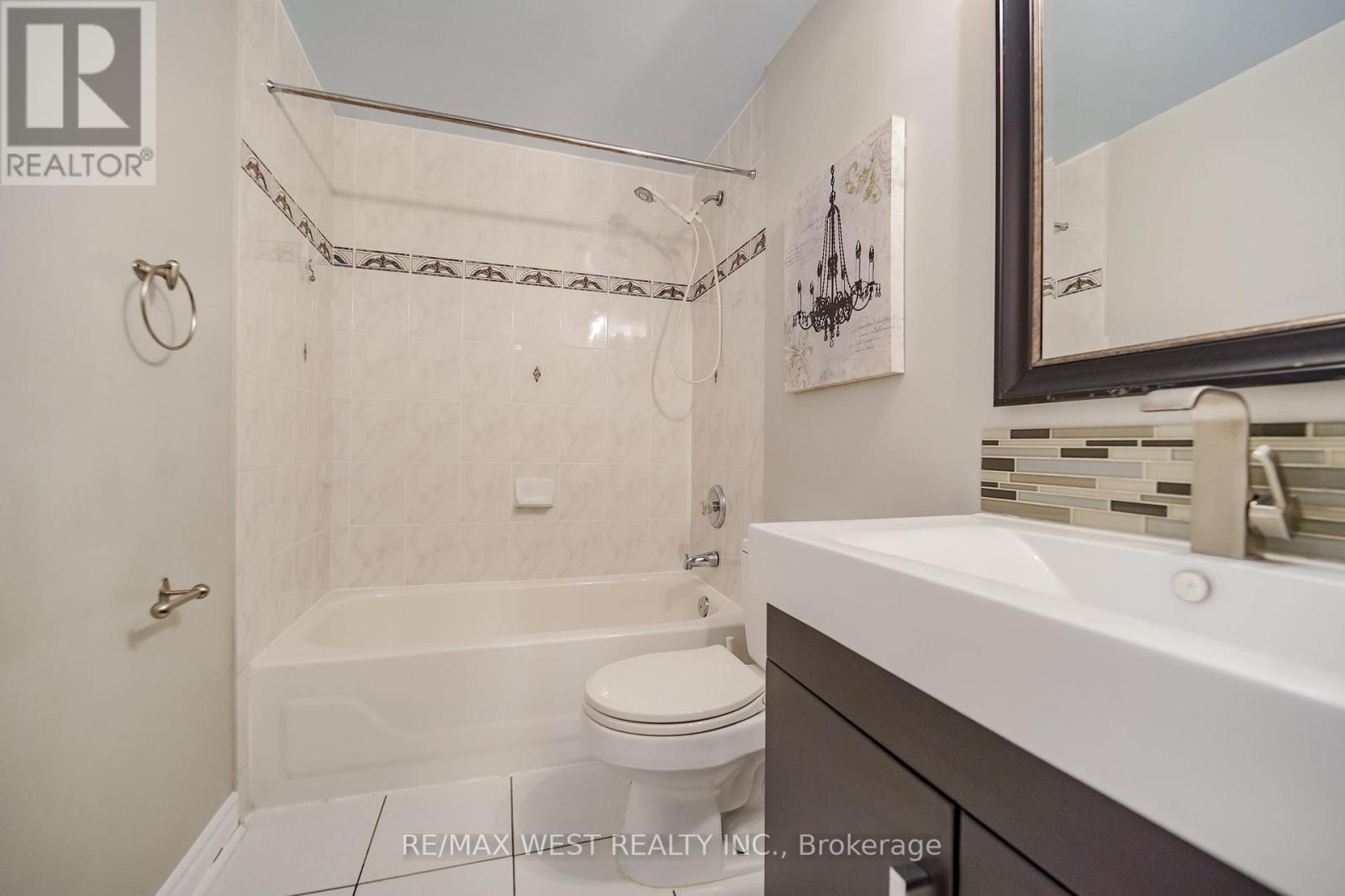 11 - 757 Sheppard Avenue W, Toronto, Ontario  M3H 2S9 - Photo 4 - C13561850