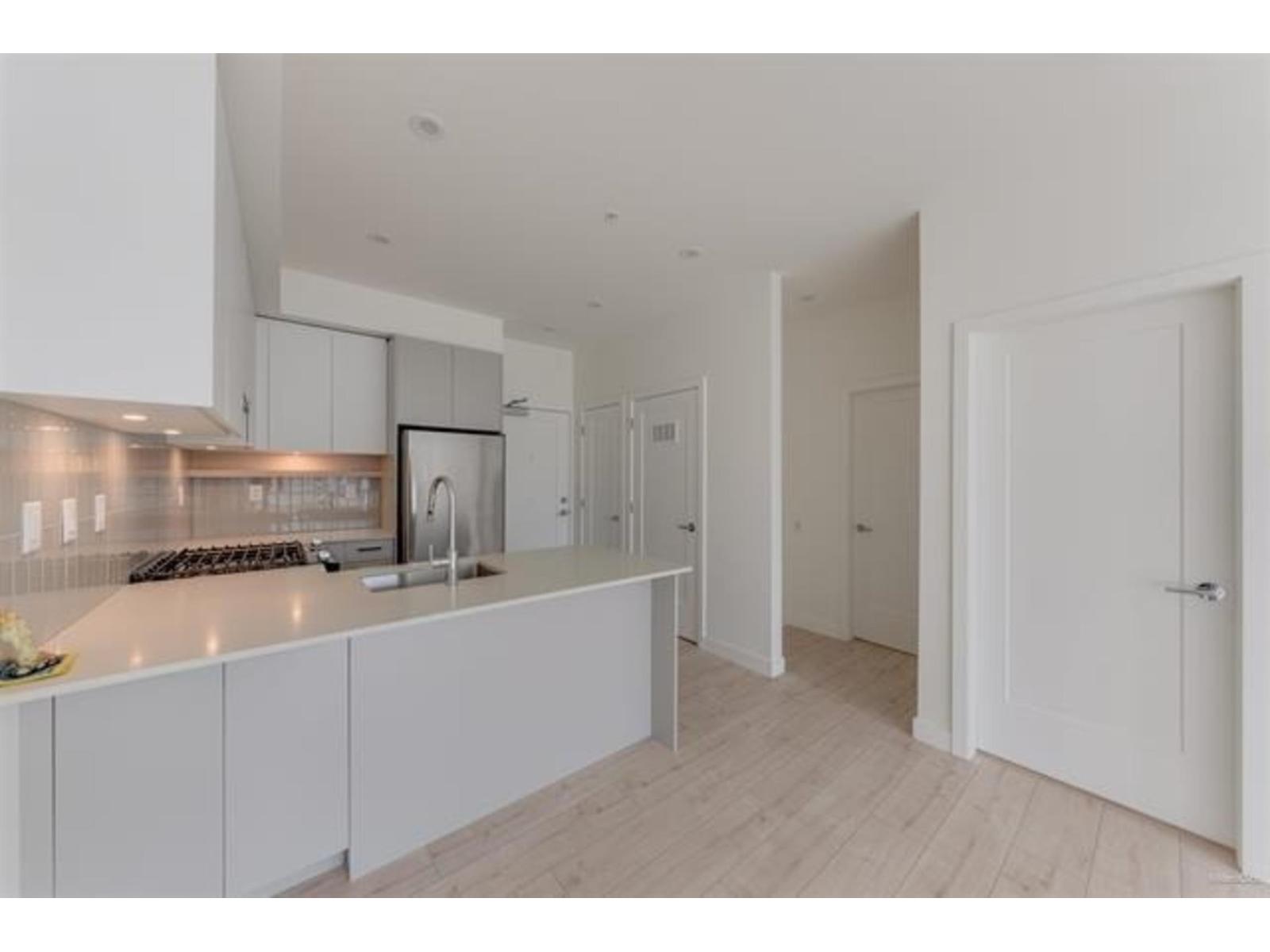 317 13777 75a Avenue, Surrey, British Columbia  V3W 3W4 - Photo 2 - R3144953