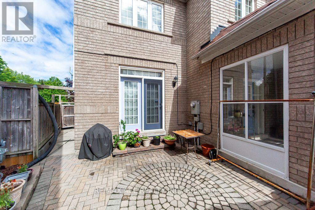 44 Mourning Dove Crescent, Toronto, Ontario  M1B 6A8 - Photo 2 - E13561880