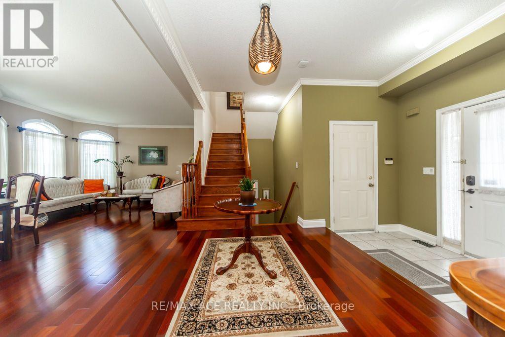 44 Mourning Dove Crescent, Toronto, Ontario  M1B 6A8 - Photo 3 - E13561880