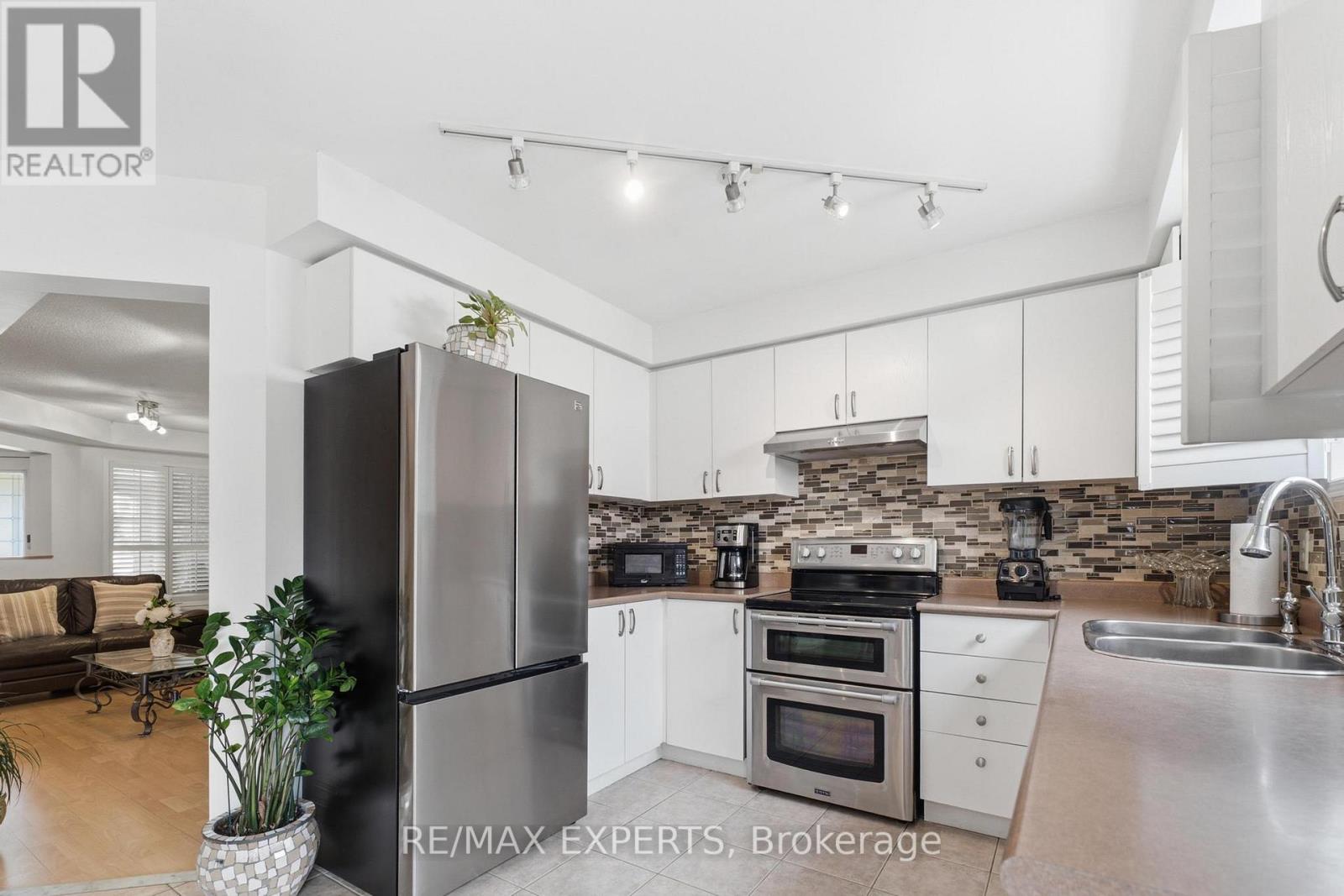 16 Piazza Crescent, Vaughan, Ontario  L4H 2C8 - Photo 12 - N13561854