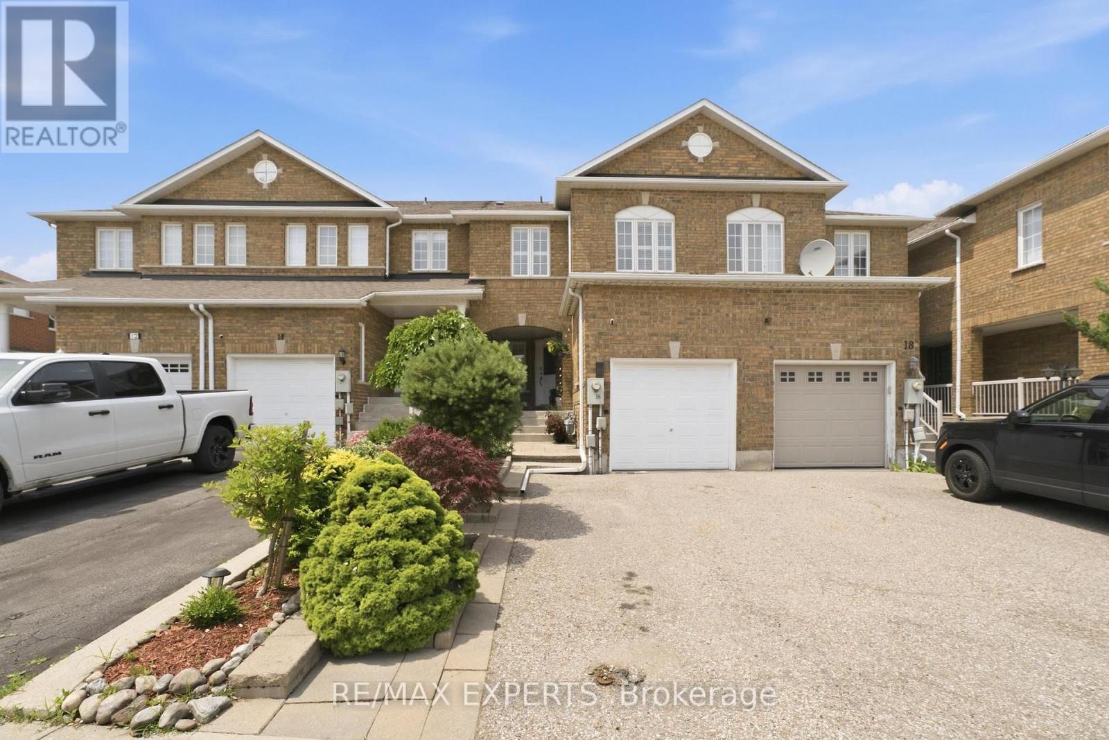 16 Piazza Crescent, Vaughan, Ontario  L4H 2C8 - Photo 2 - N13561854