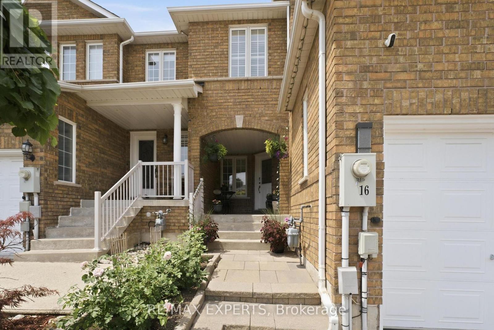 16 Piazza Crescent, Vaughan, Ontario  L4H 2C8 - Photo 3 - N13561854