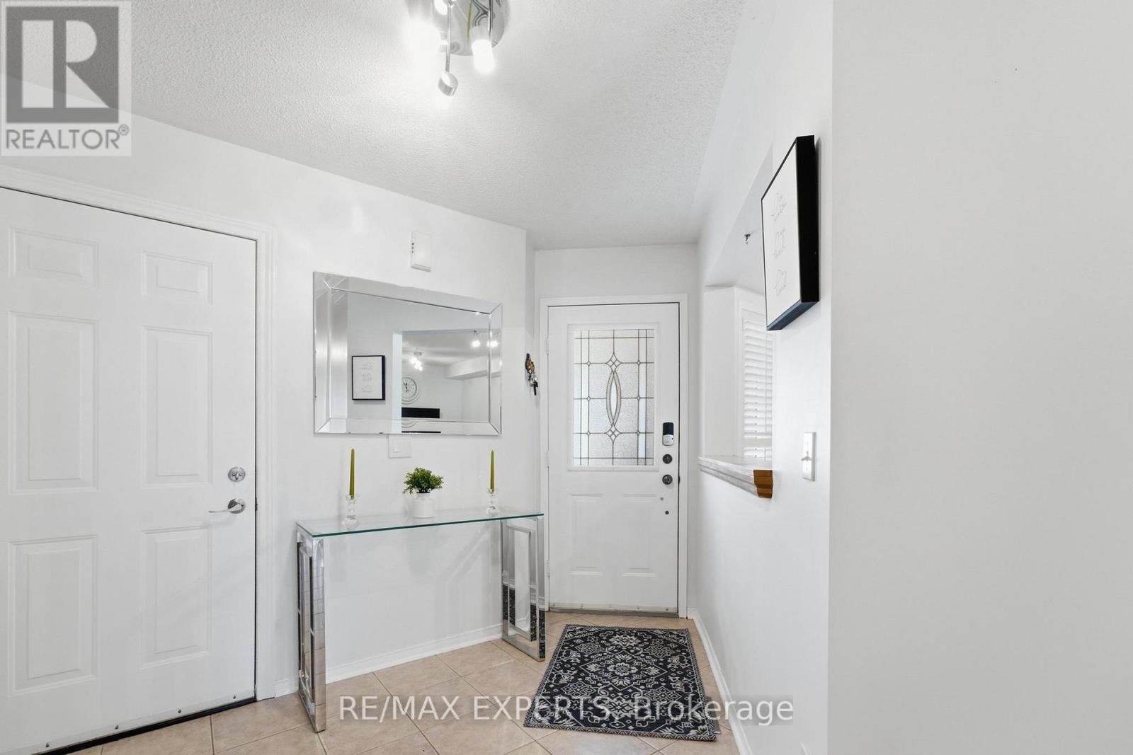 16 Piazza Crescent, Vaughan, Ontario  L4H 2C8 - Photo 5 - N13561854