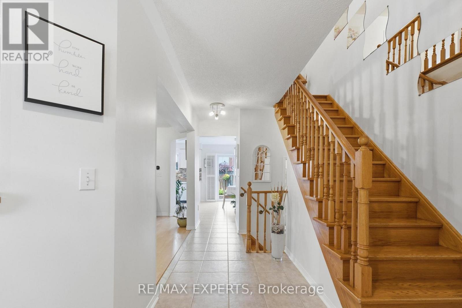 16 Piazza Crescent, Vaughan, Ontario  L4H 2C8 - Photo 6 - N13561854