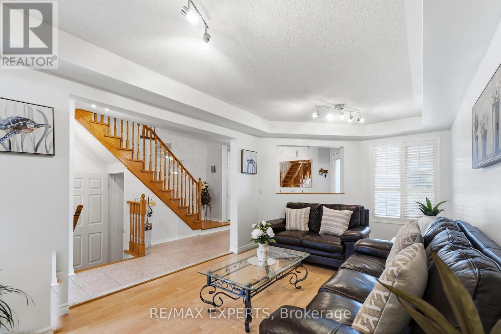 16 Piazza Crescent, Vaughan, Ontario  L4H 2C8 - Photo 7 - N13561854