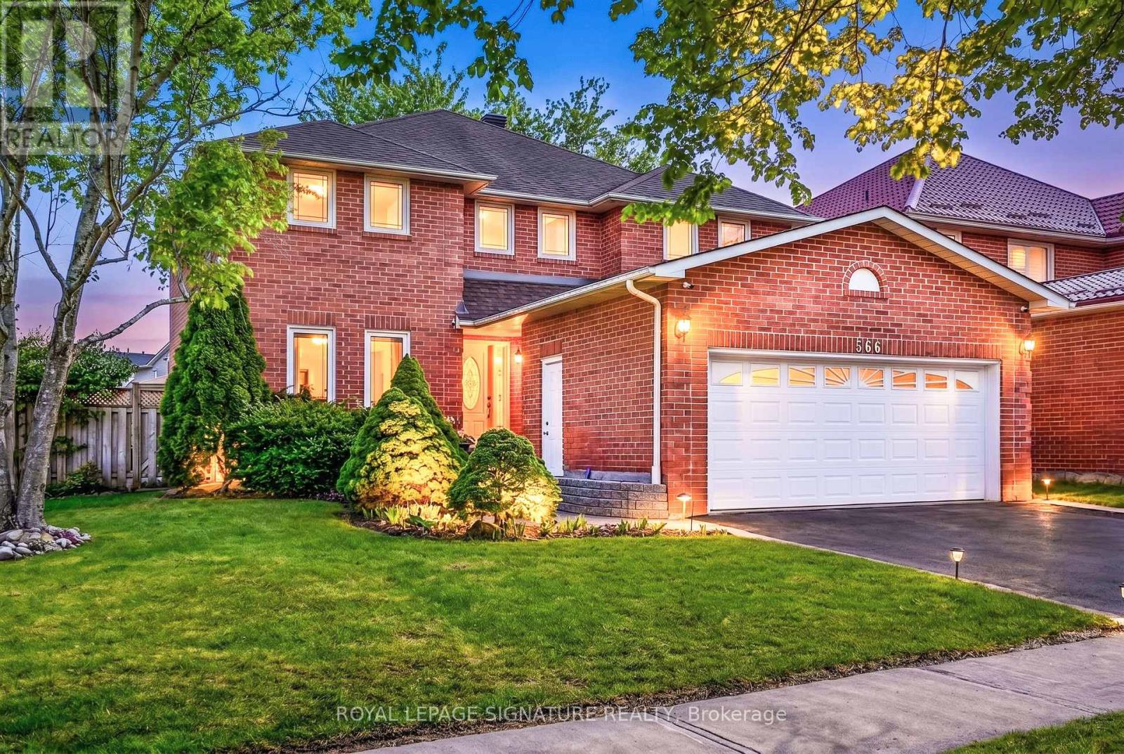 566 HUNTINGTON RIDGE DRIVE, Mississauga (Hurontario)