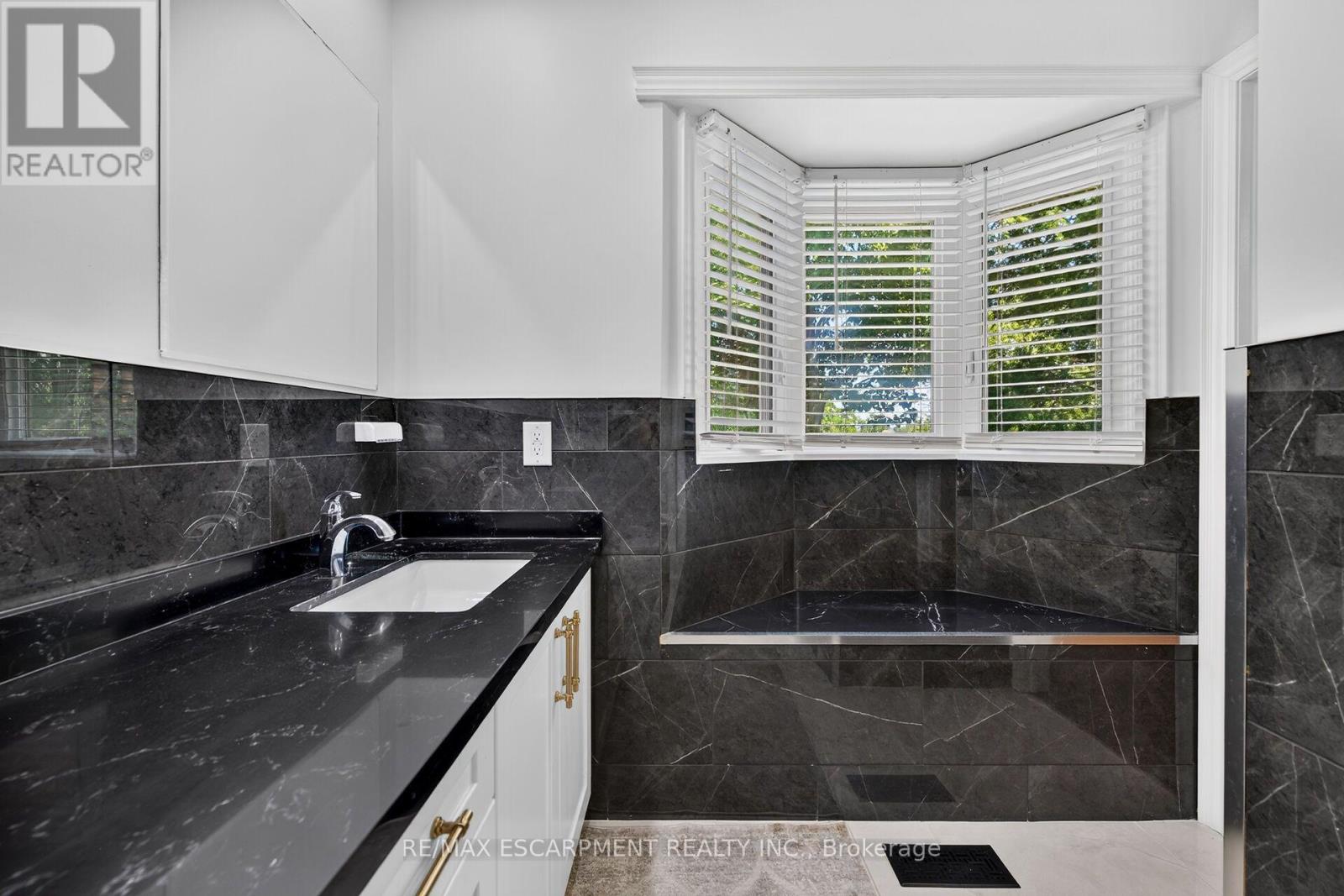 129 Aldercrest Avenue, Hamilton, Ontario  L9B 1L3 - Photo 29 - X13561640
