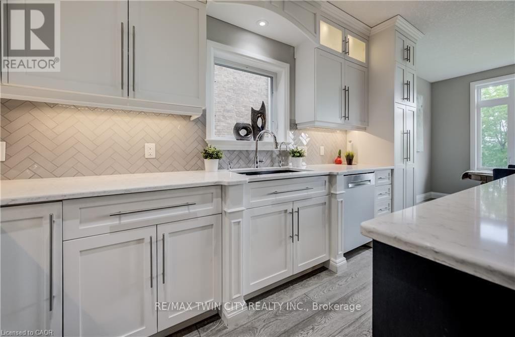 248 Evens Pond Crescent, Kitchener, Ontario  N2R 0B7 - Photo 19 - X13561790