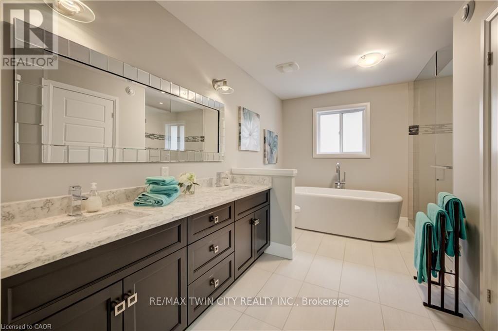 248 Evens Pond Crescent, Kitchener, Ontario  N2R 0B7 - Photo 35 - X13561790