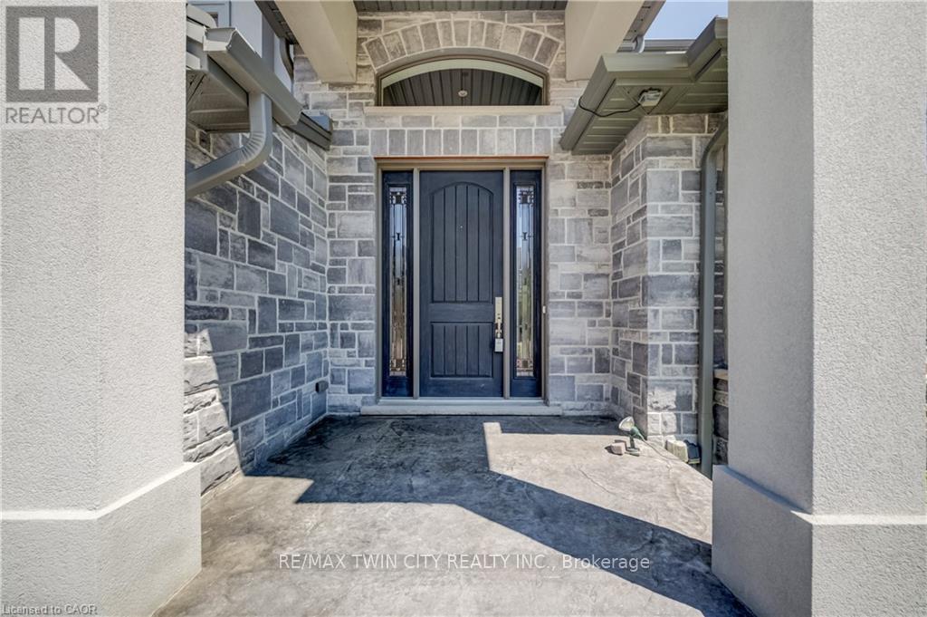 248 Evens Pond Crescent, Kitchener, Ontario  N2R 0B7 - Photo 4 - X13561790