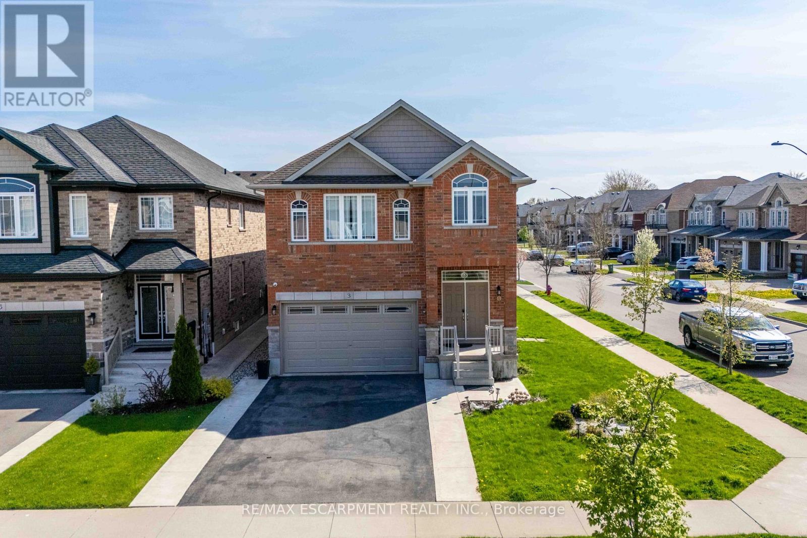 3 NARBONNE CRESCENT, Hamilton (Stoney Creek Mountain)