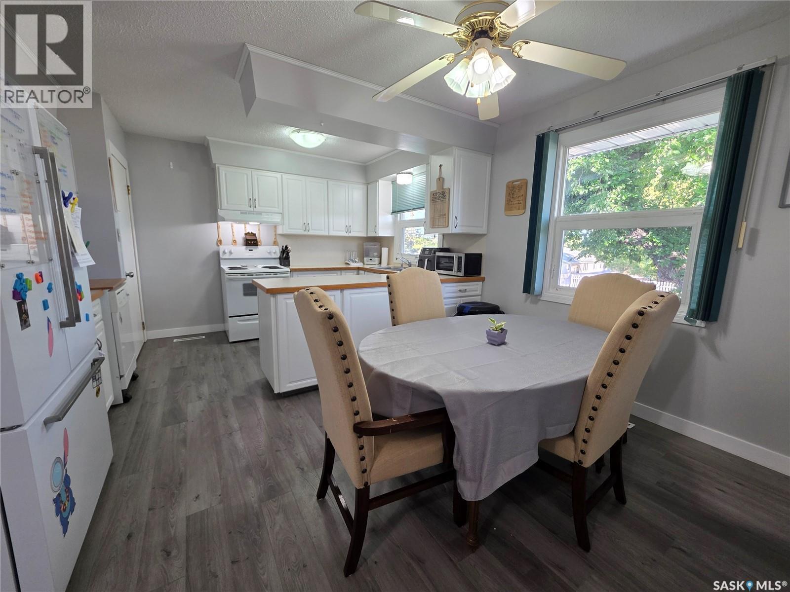 303 13th Avenue Ne, Swift Current, Saskatchewan  S9H 2V9 - Photo 5 - SK042486