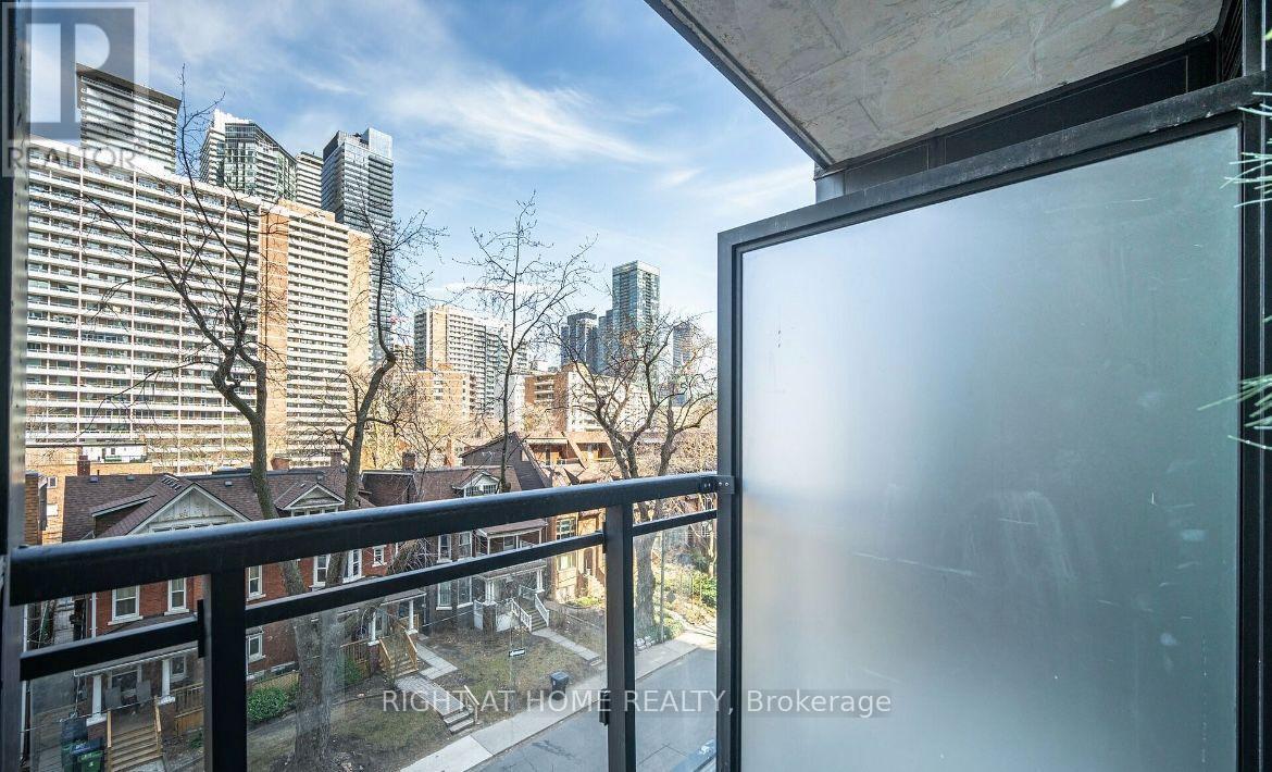 403 - 17 Dundonald Street, Toronto, Ontario  M4Y 0E4 - Photo 4 - C13562132