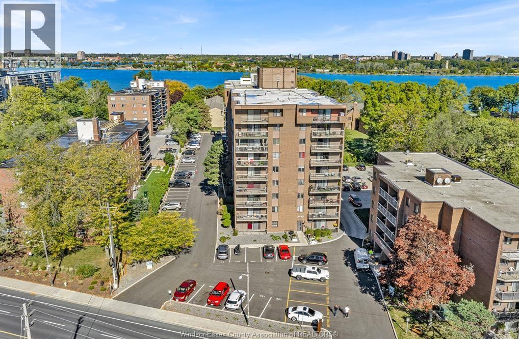 3936 WYANDOTTE STREET East Unit# 801, Windsor