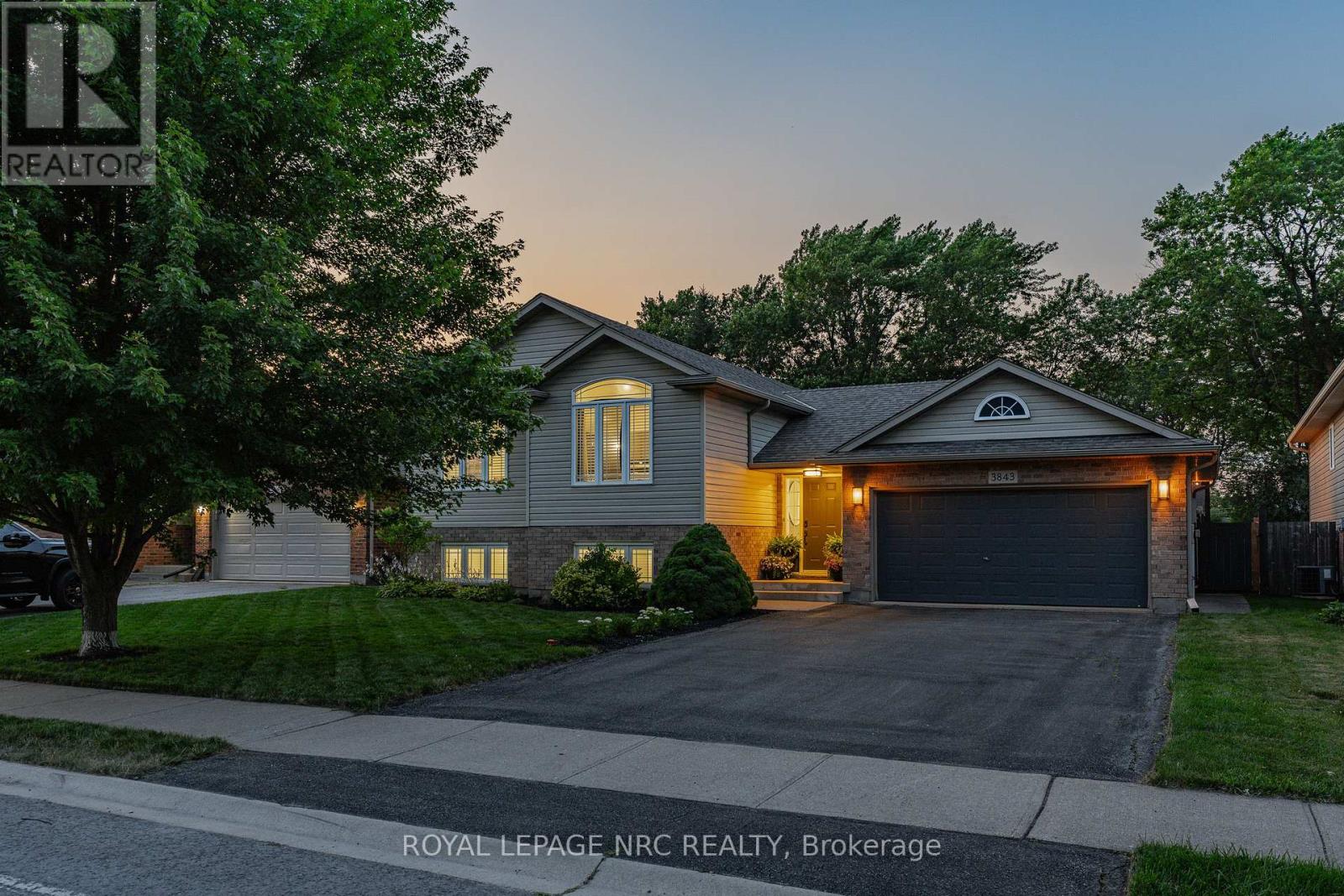3843 Weinbrenner Road, Niagara Falls, Ontario  L2G 7Y1 - Photo 2 - X13562158