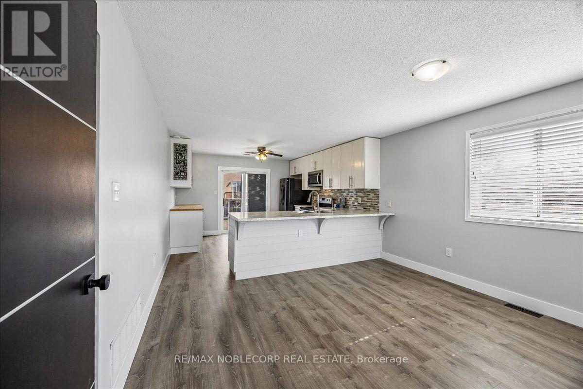 Main - 210 Dunsmore Lane, Barrie, Ontario L4M 6Z8 - Photo 3 - S13561962