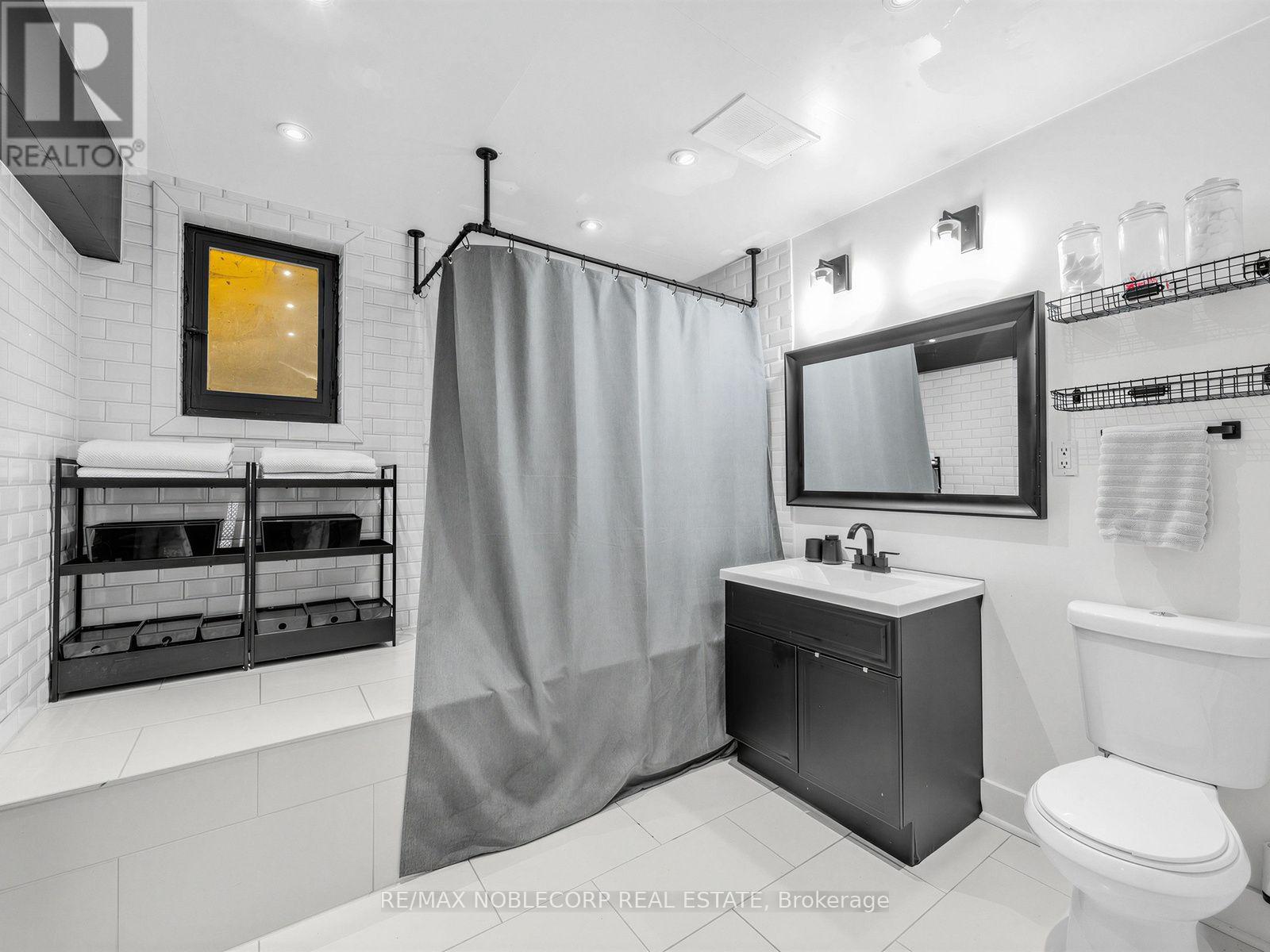 12 George Mckenzie Court, Toronto, Ontario  M9M 0E1 - Photo 17 - W13562062