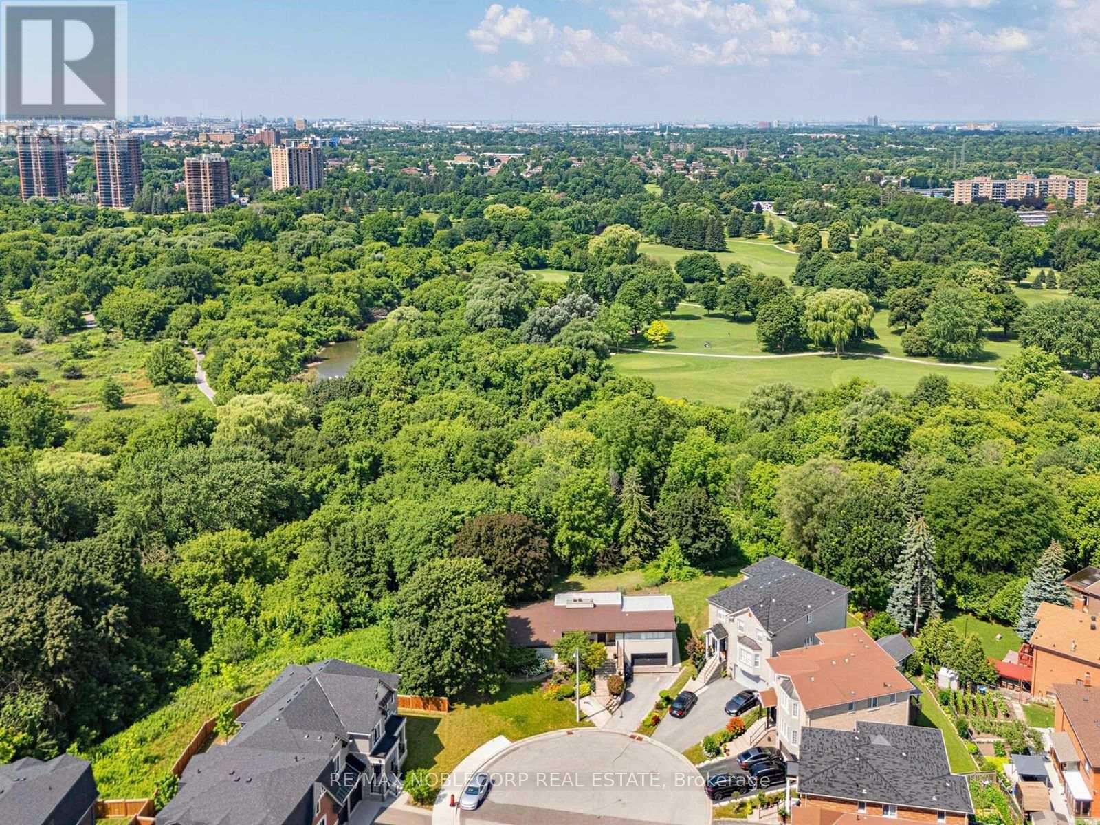 12 George Mckenzie Court, Toronto, Ontario  M9M 0E1 - Photo 2 - W13562062