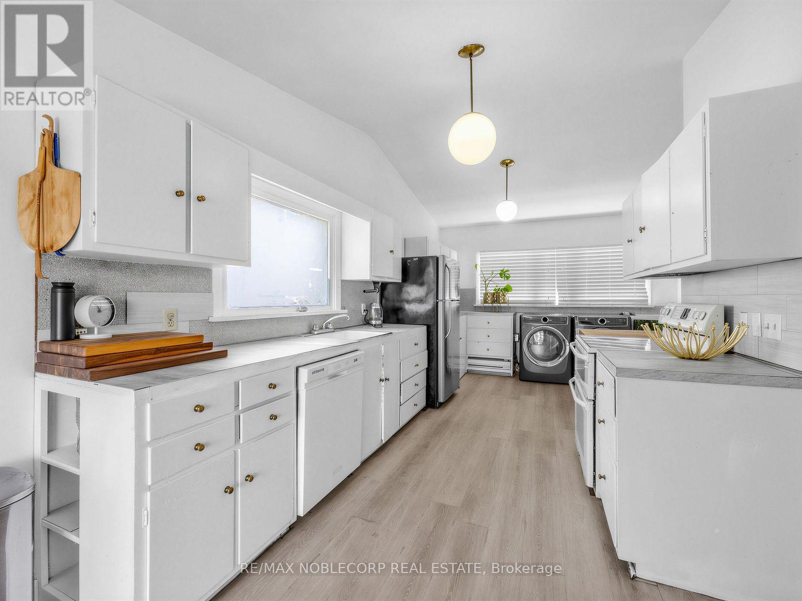 12 George Mckenzie Court, Toronto, Ontario  M9M 0E1 - Photo 32 - W13562062