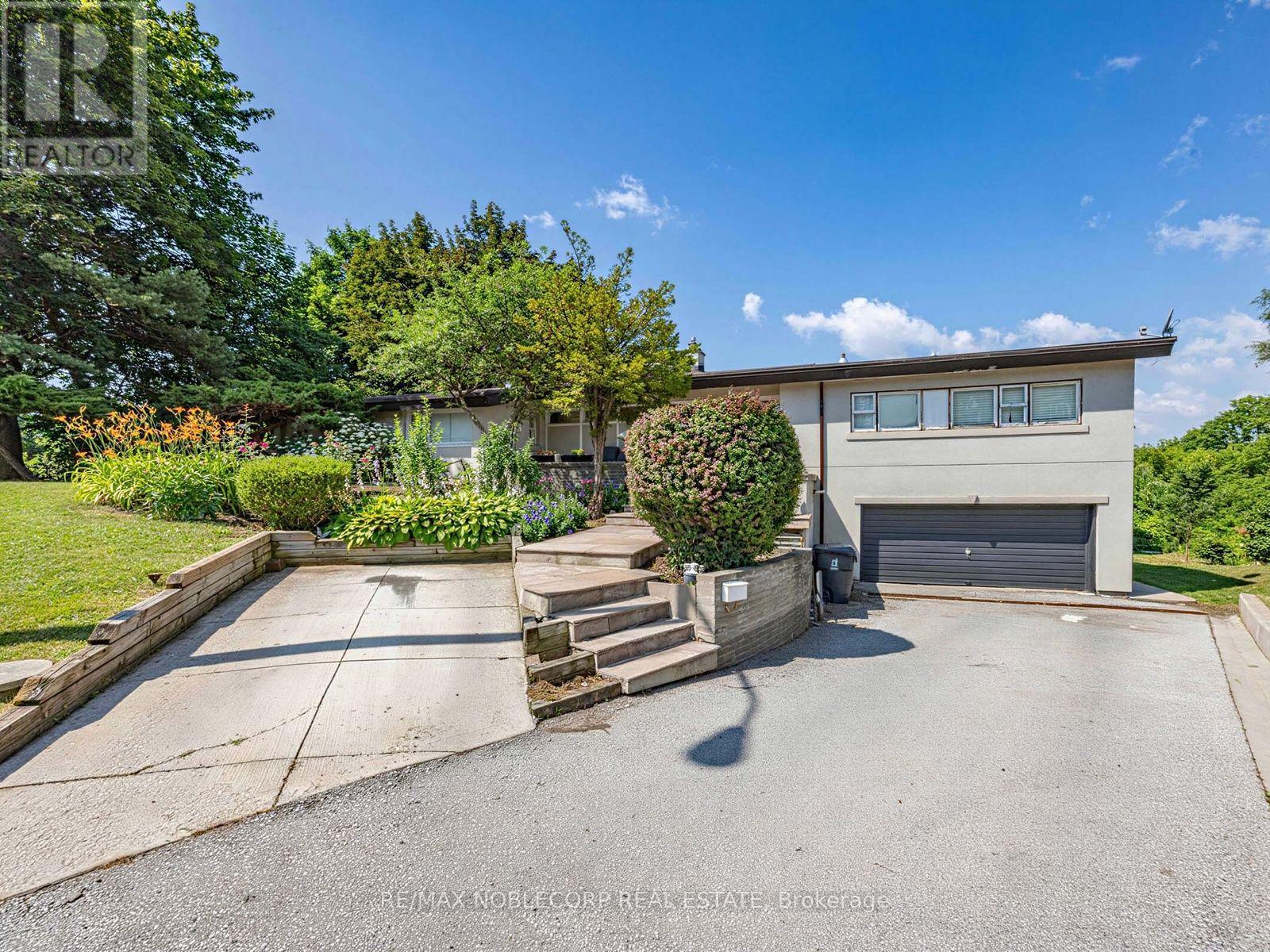 12 George Mckenzie Court, Toronto, Ontario  M9M 0E1 - Photo 5 - W13562062