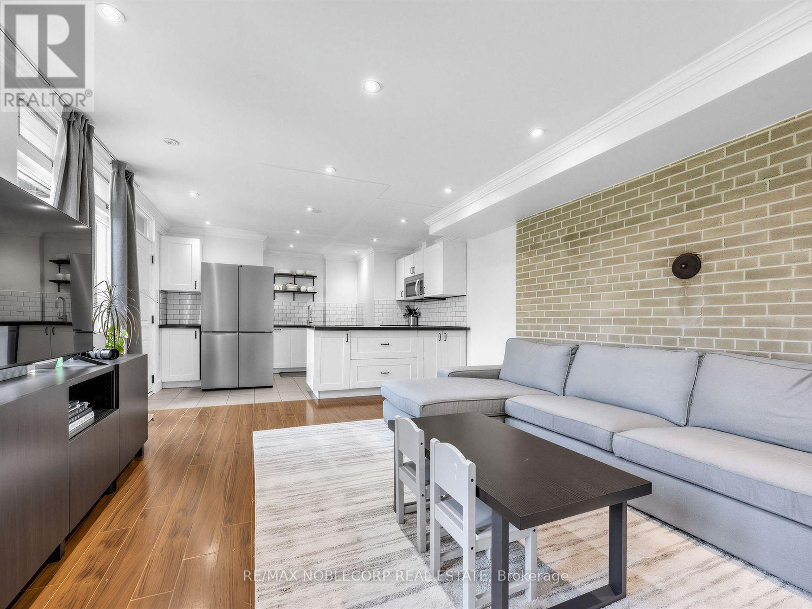 12 George Mckenzie Court, Toronto, Ontario  M9M 0E1 - Photo 8 - W13562062