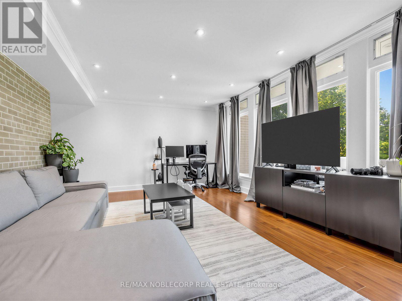 12 George Mckenzie Court, Toronto, Ontario  M9M 0E1 - Photo 9 - W13562062