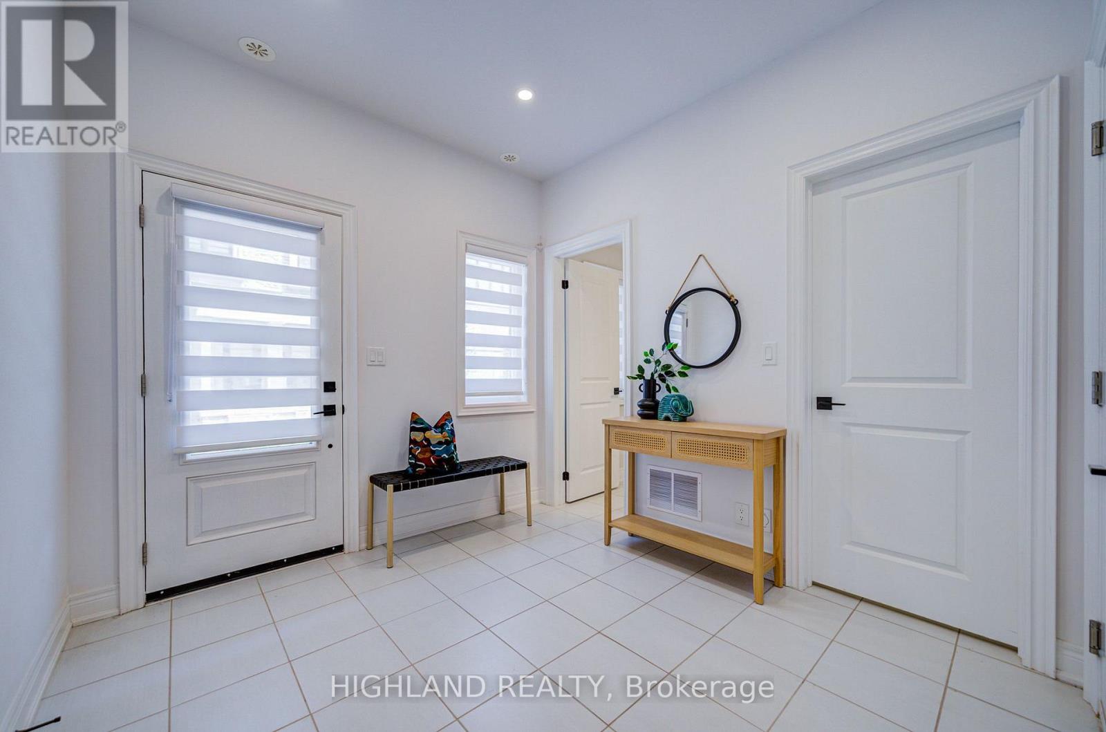 22 - 270 Melody Common, Oakville, Ontario  L6H 8A5 - Photo 4 - W13562156
