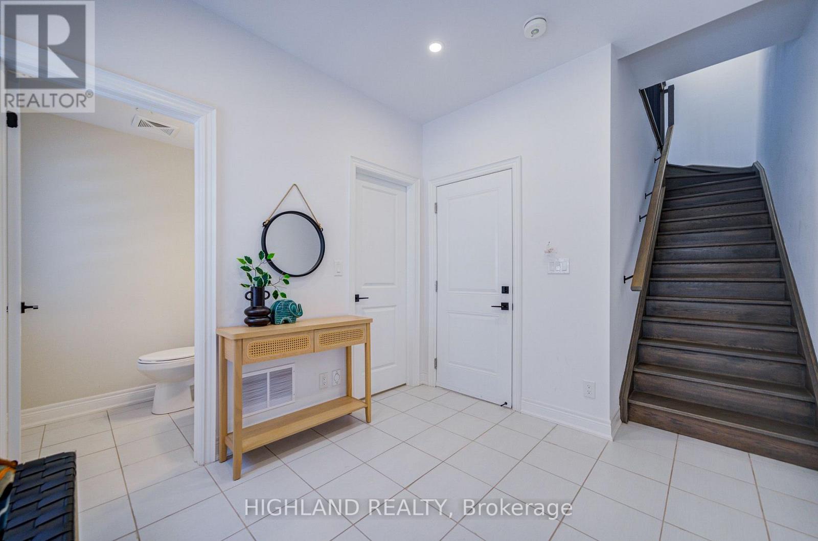 22 - 270 Melody Common, Oakville, Ontario  L6H 8A5 - Photo 5 - W13562156