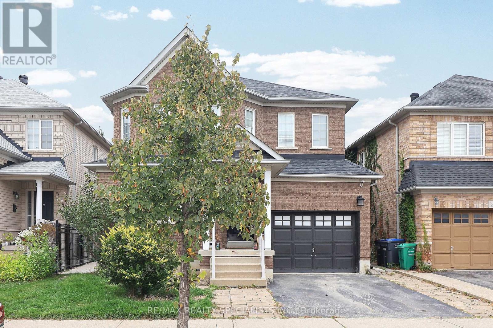 5815 Rainspring Drive, Mississauga, Ontario  L5M 6X6 - Photo 2 - W13562162
