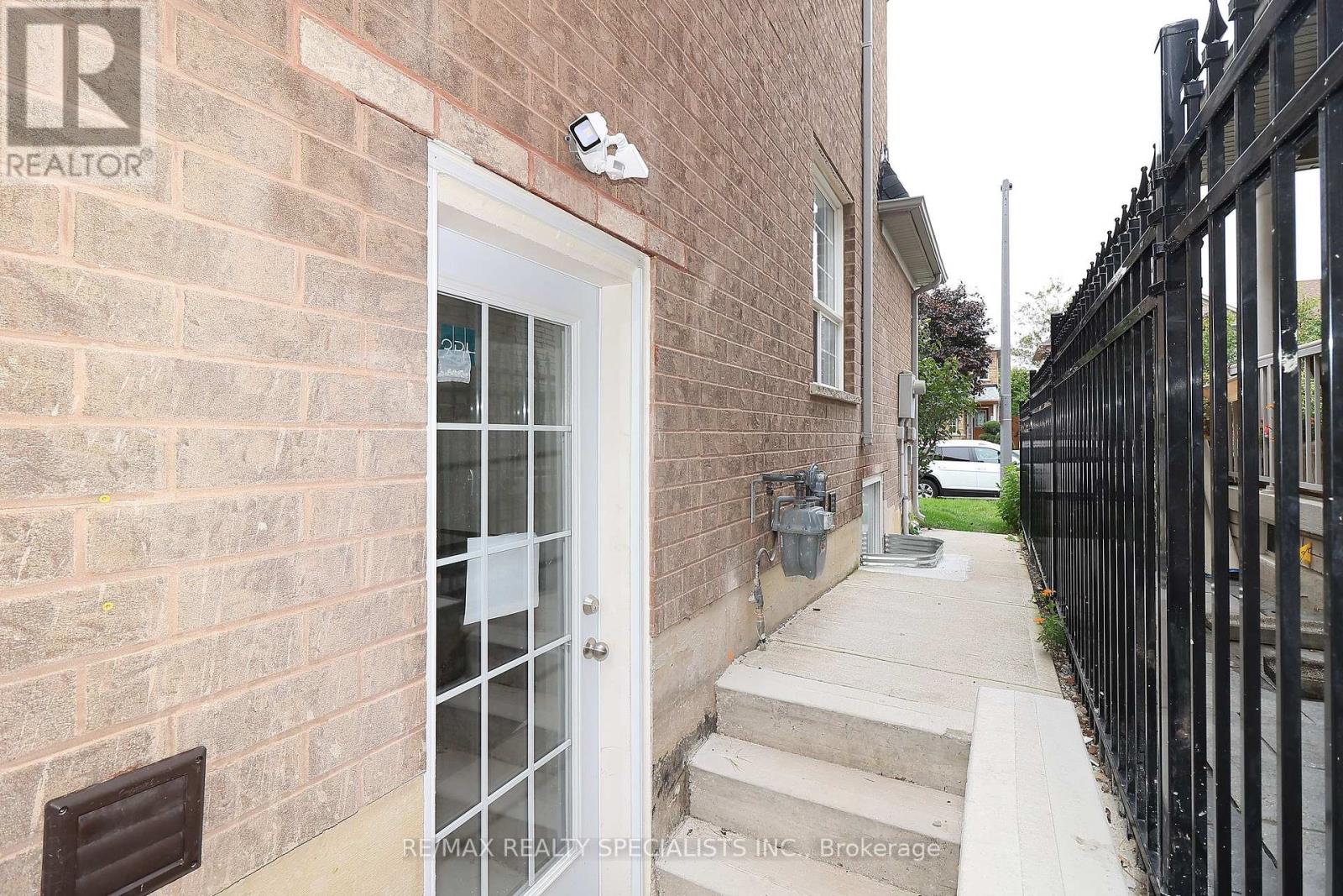 5815 Rainspring Drive, Mississauga, Ontario  L5M 6X6 - Photo 25 - W13562162
