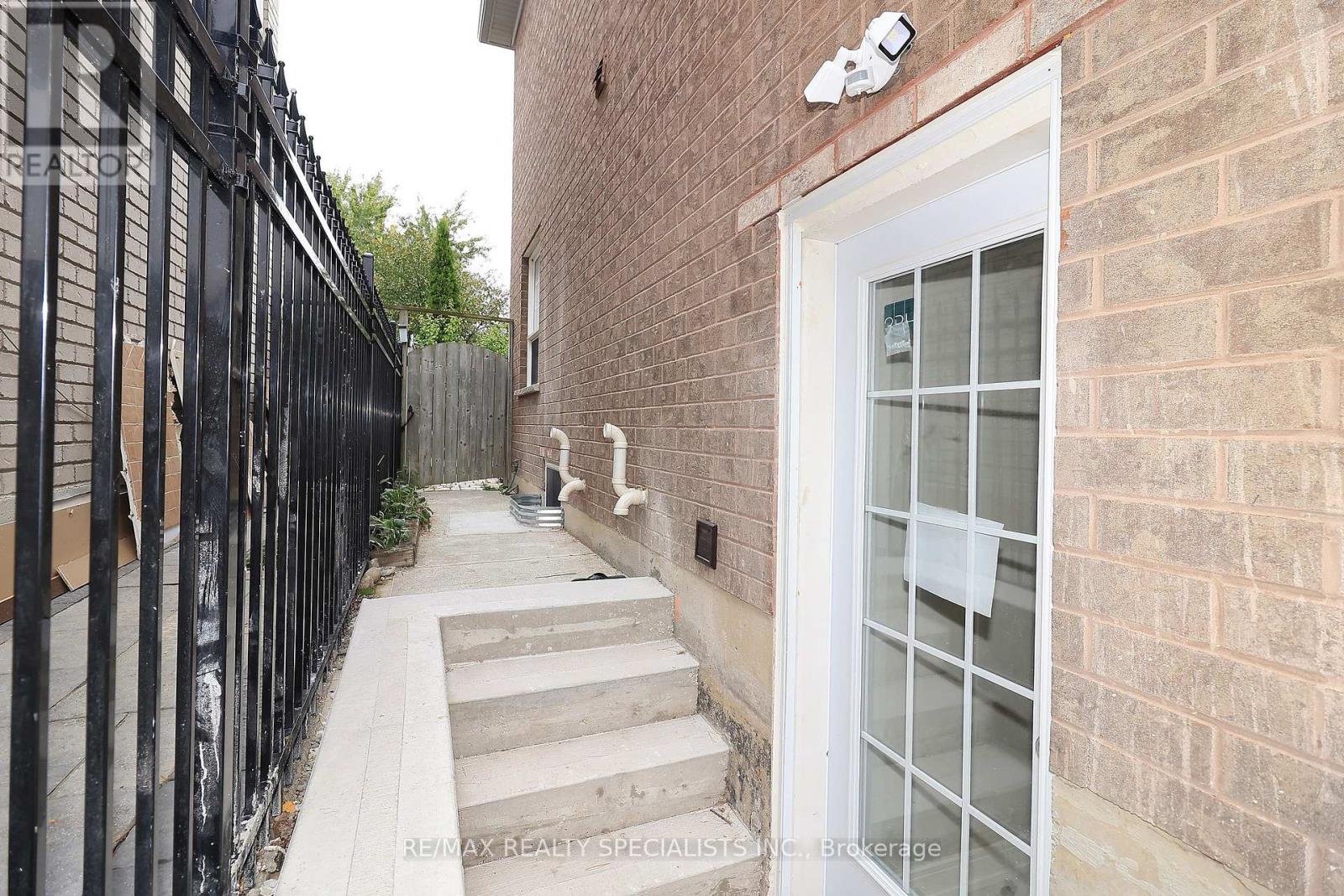 5815 Rainspring Drive, Mississauga, Ontario  L5M 6X6 - Photo 26 - W13562162