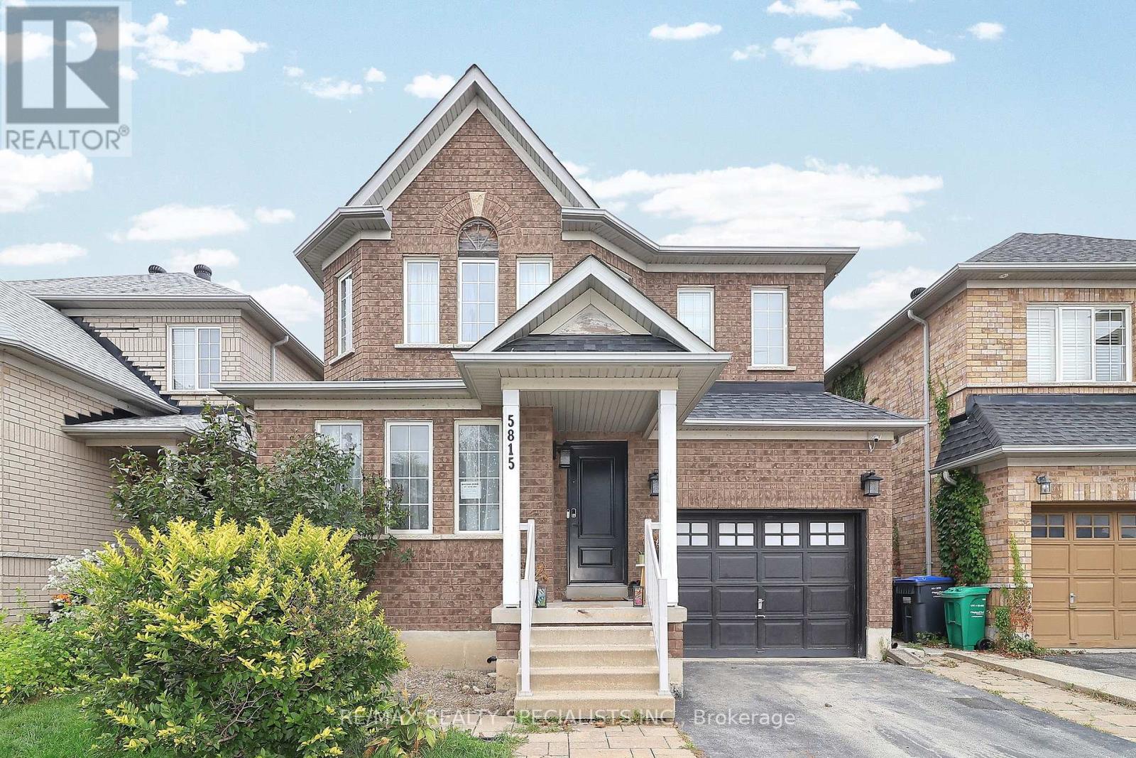 5815 Rainspring Drive, Mississauga, Ontario  L5M 6X6 - Photo 3 - W13562162