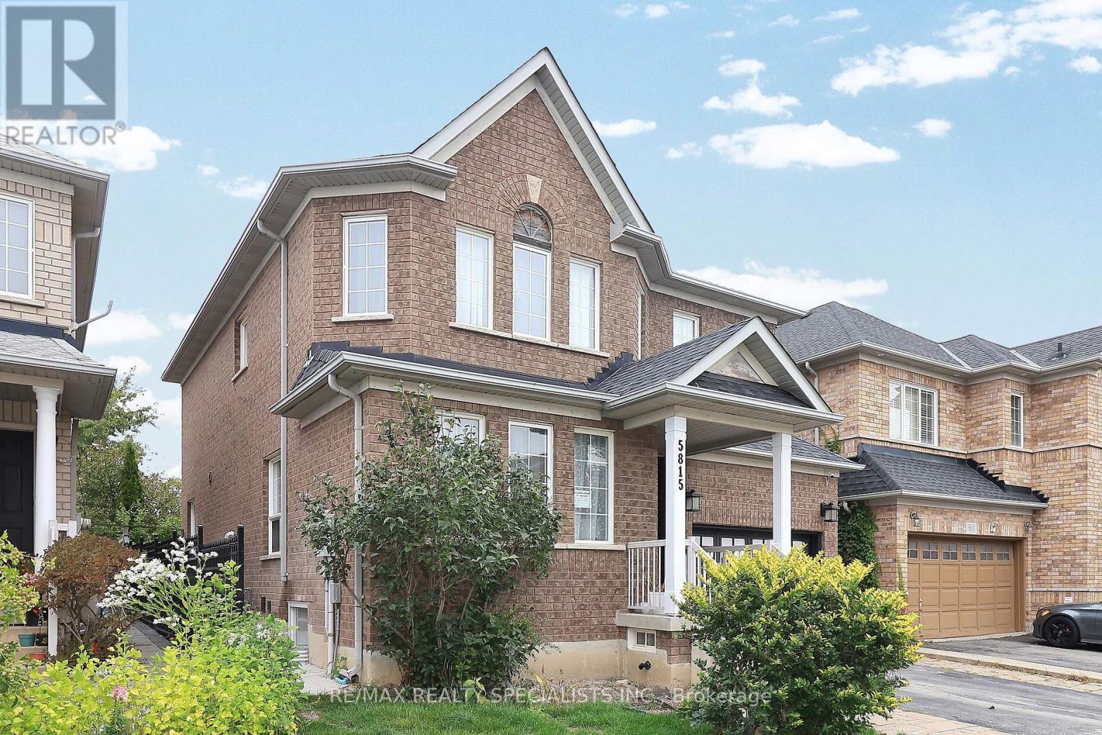 5815 Rainspring Drive, Mississauga, Ontario  L5M 6X6 - Photo 4 - W13562162