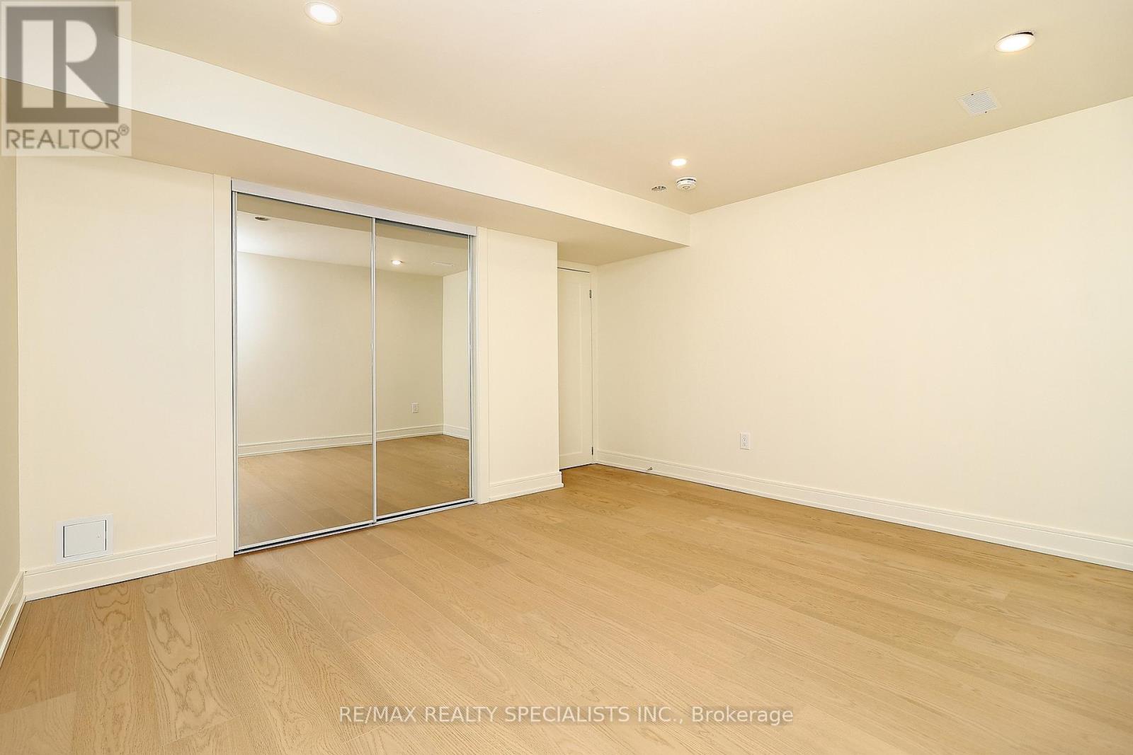 5815 Rainspring Drive, Mississauga, Ontario  L5M 6X6 - Photo 8 - W13562162