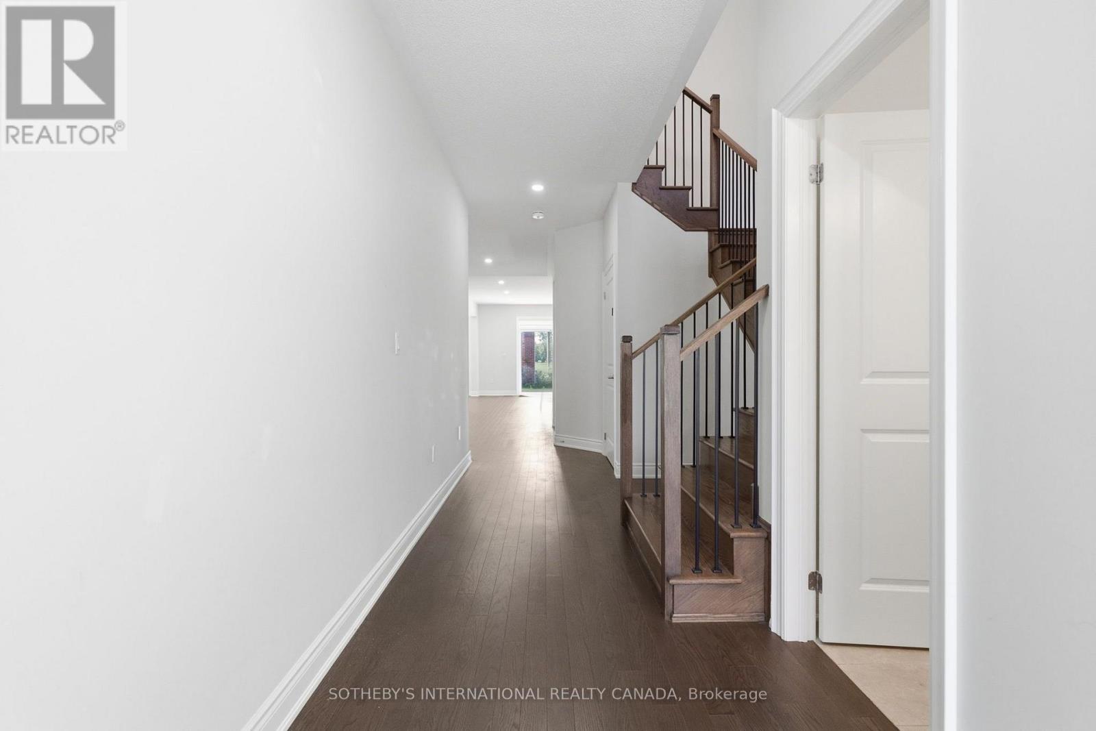 32 Bermondsey Way, Brampton, Ontario  L6Y 6K9 - Photo 4 - W13562188