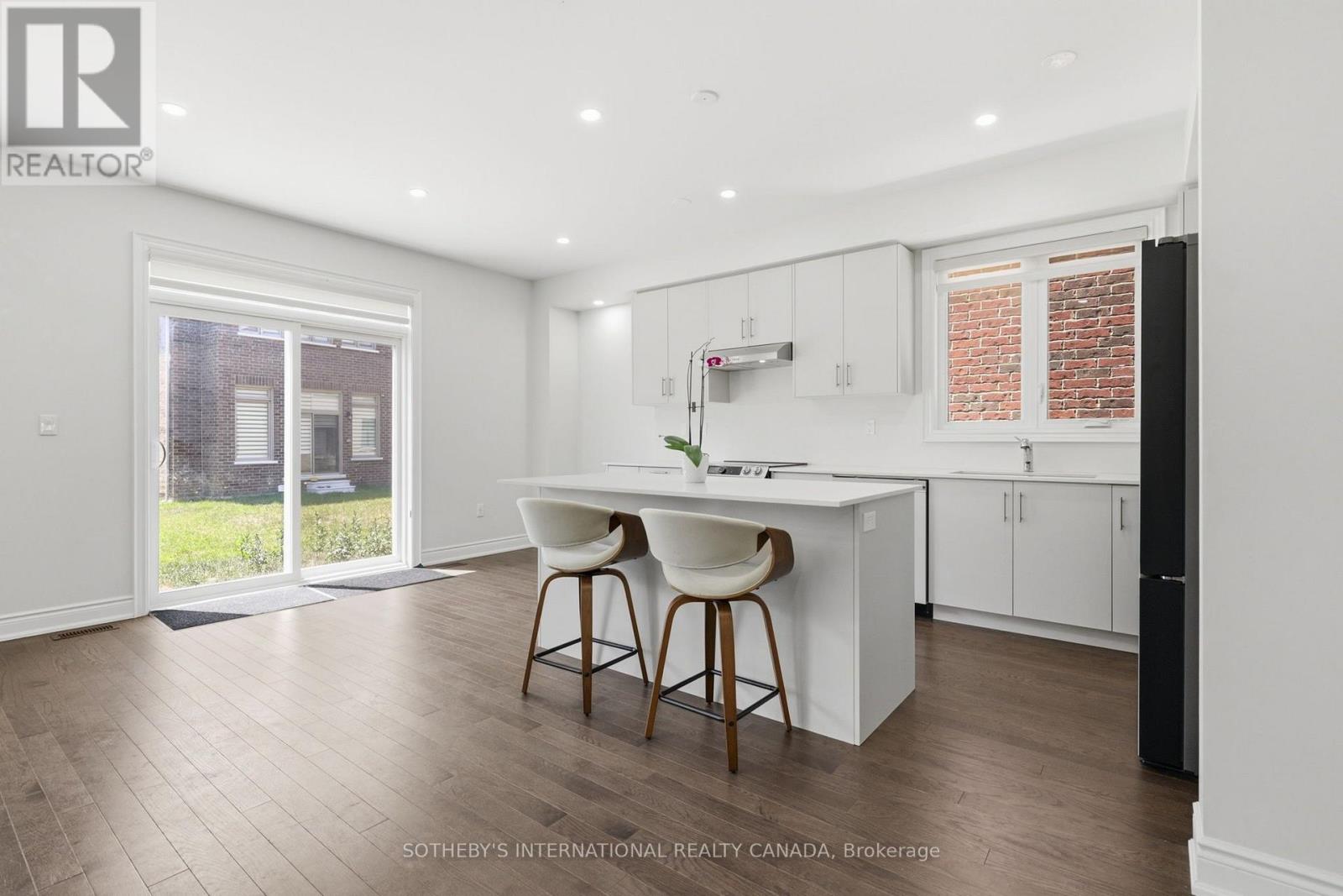 32 Bermondsey Way, Brampton, Ontario  L6Y 6K9 - Photo 8 - W13562188